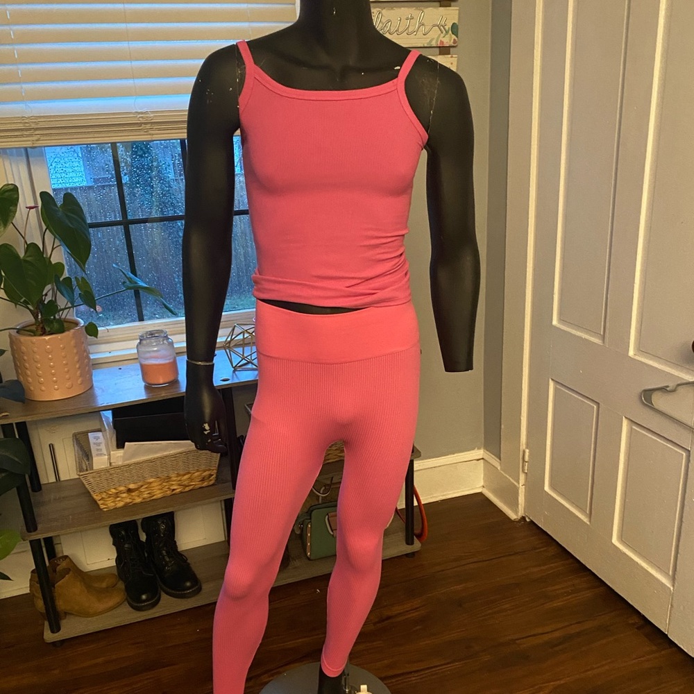 Two piece pink workout matching top and bottom pink